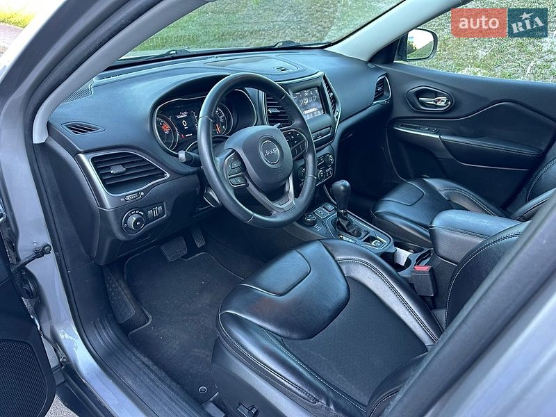 Внедорожник / Кроссовер Jeep Cherokee 2019 в Киеве