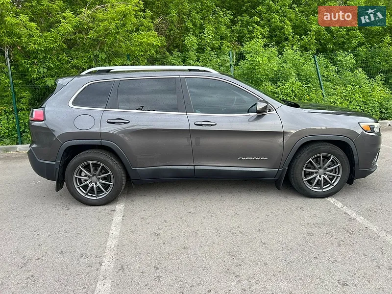 Jeep Cherokee 2019 VIN 1C4PJLLB9KD382311 фото оголошення 4 з 61