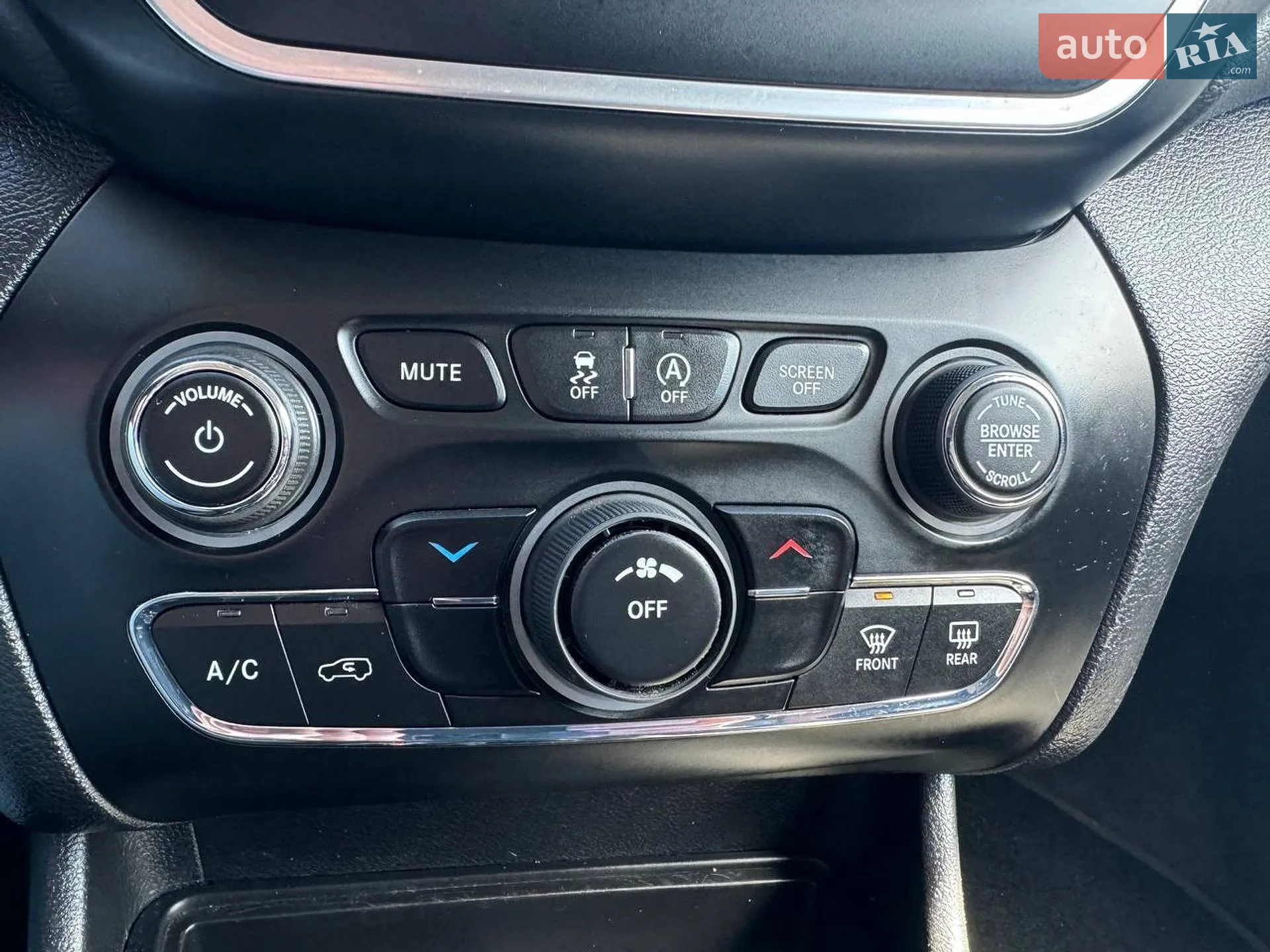 2019 Jeep Cherokee - мініатюра 22