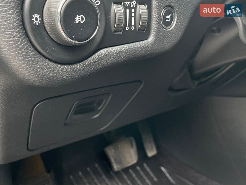 Внедорожник / Кроссовер Jeep Cherokee 2016 в Кропивницком