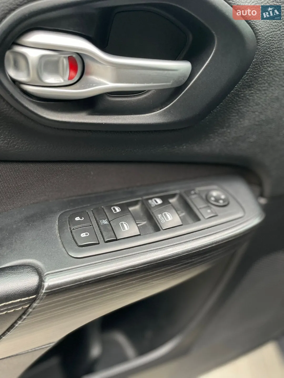 2016 Jeep Cherokee - мініатюра 23