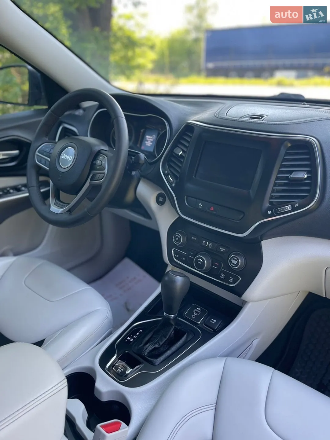 2020 Jeep Cherokee - мініатюра 11