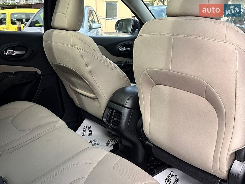 Внедорожник / Кроссовер Jeep Cherokee 2015 в Смеле