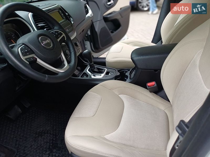 Внедорожник / Кроссовер Jeep Cherokee 2017 в Дрогобыче