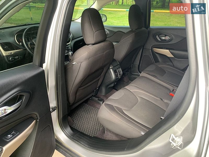 Внедорожник / Кроссовер Jeep Cherokee 2017 в Ровно