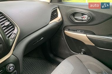 Внедорожник / Кроссовер Jeep Cherokee 2017 в Ровно