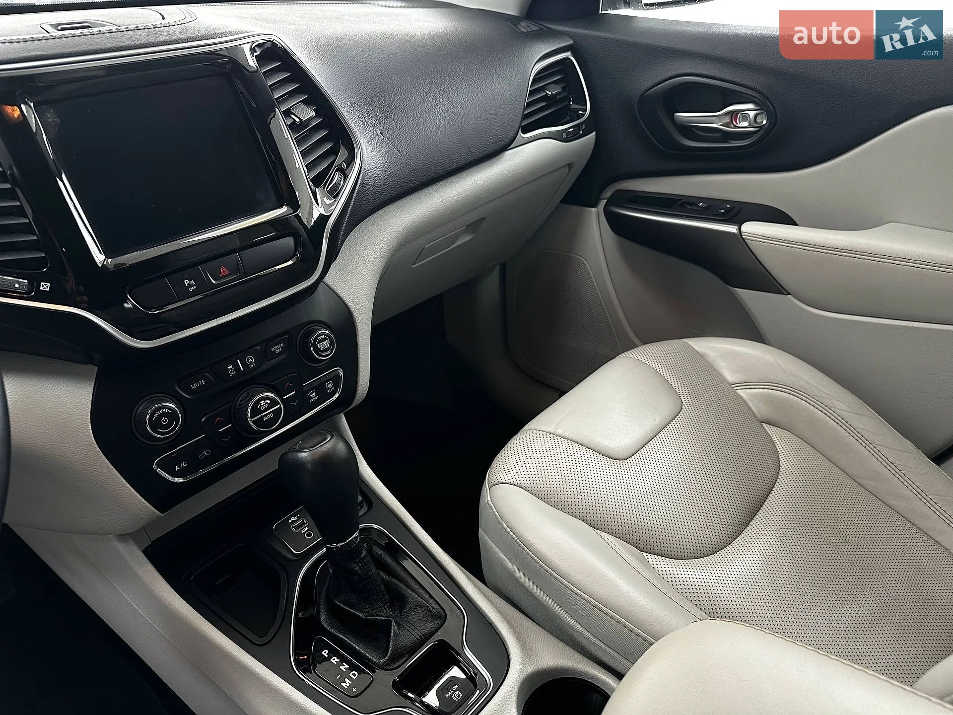 2019 Jeep Cherokee - мініатюра 38