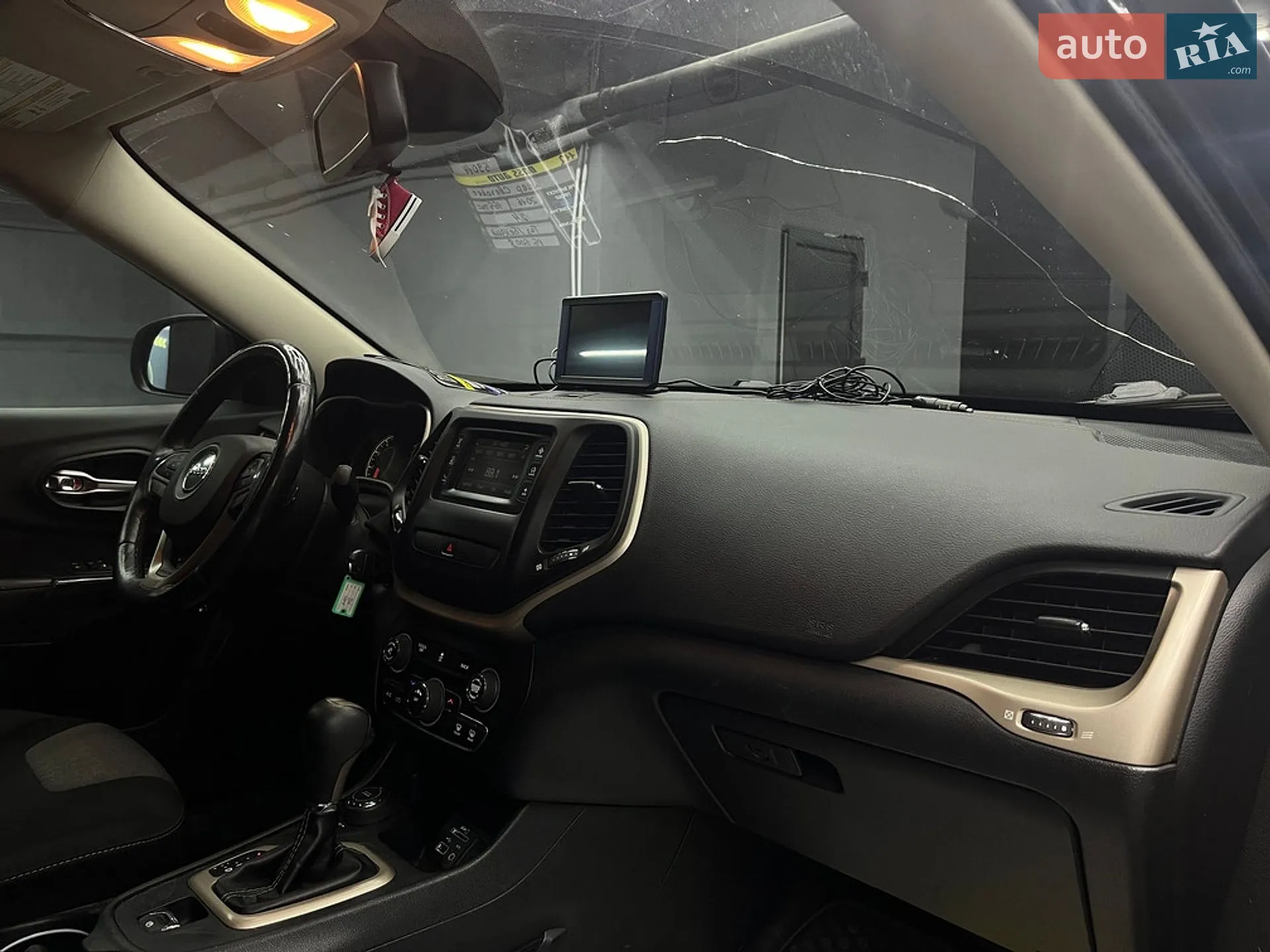 2016 Jeep Cherokee - мініатюра 18