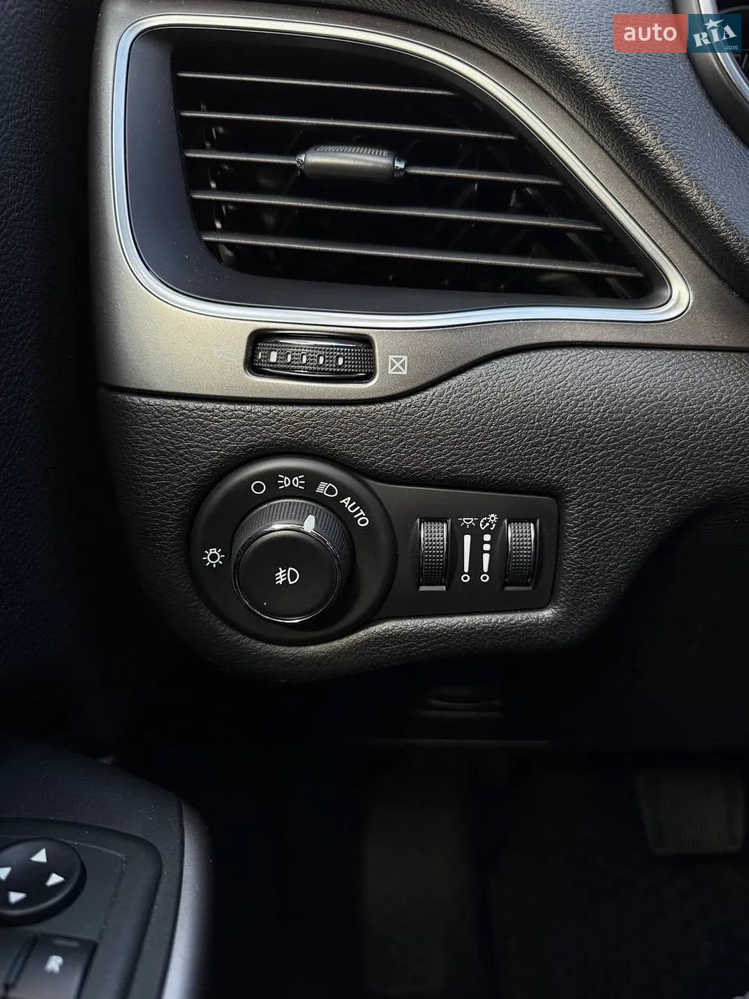2018 Jeep Cherokee - мініатюра 23