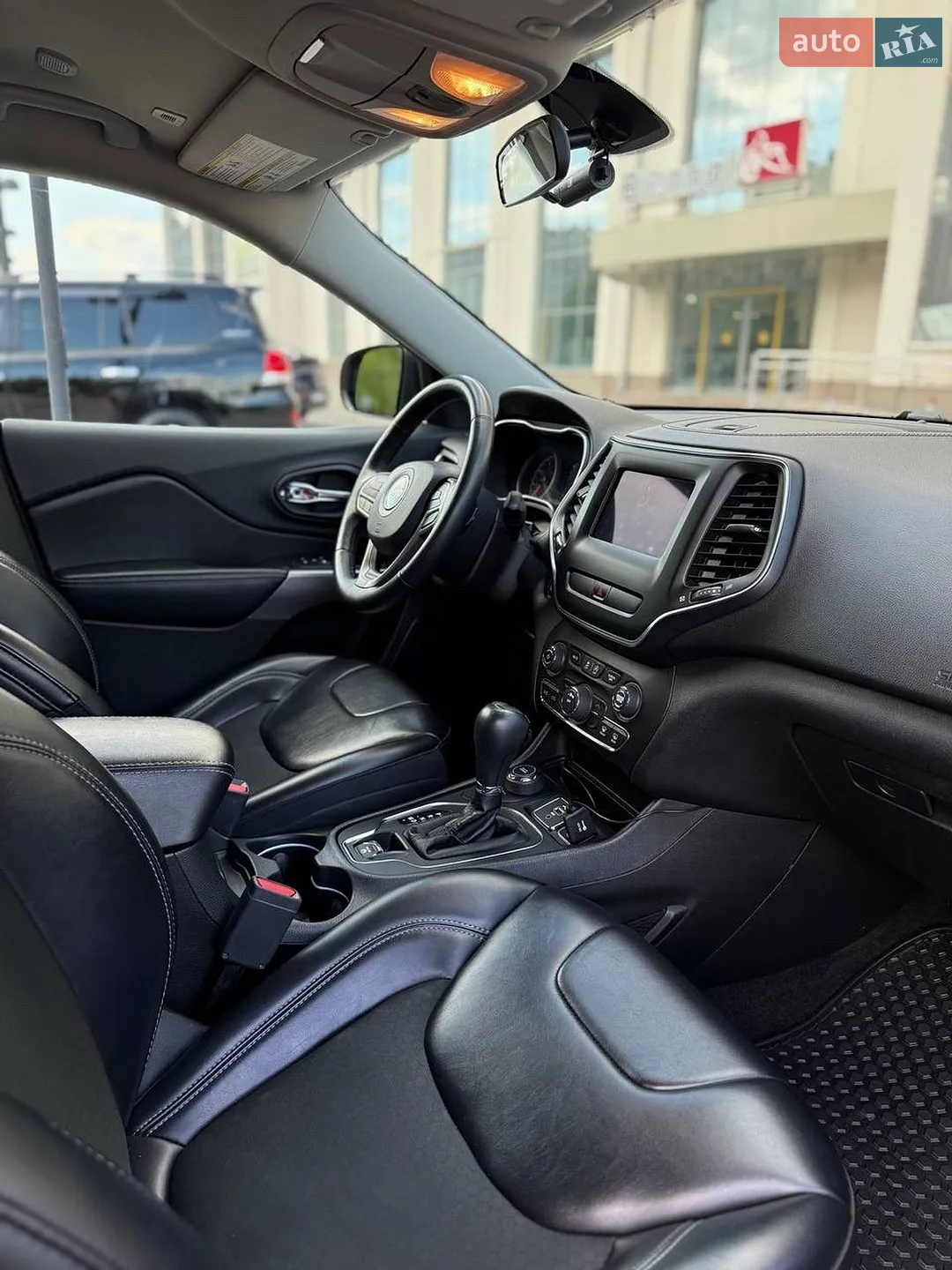 2018 Jeep Cherokee - мініатюра 28