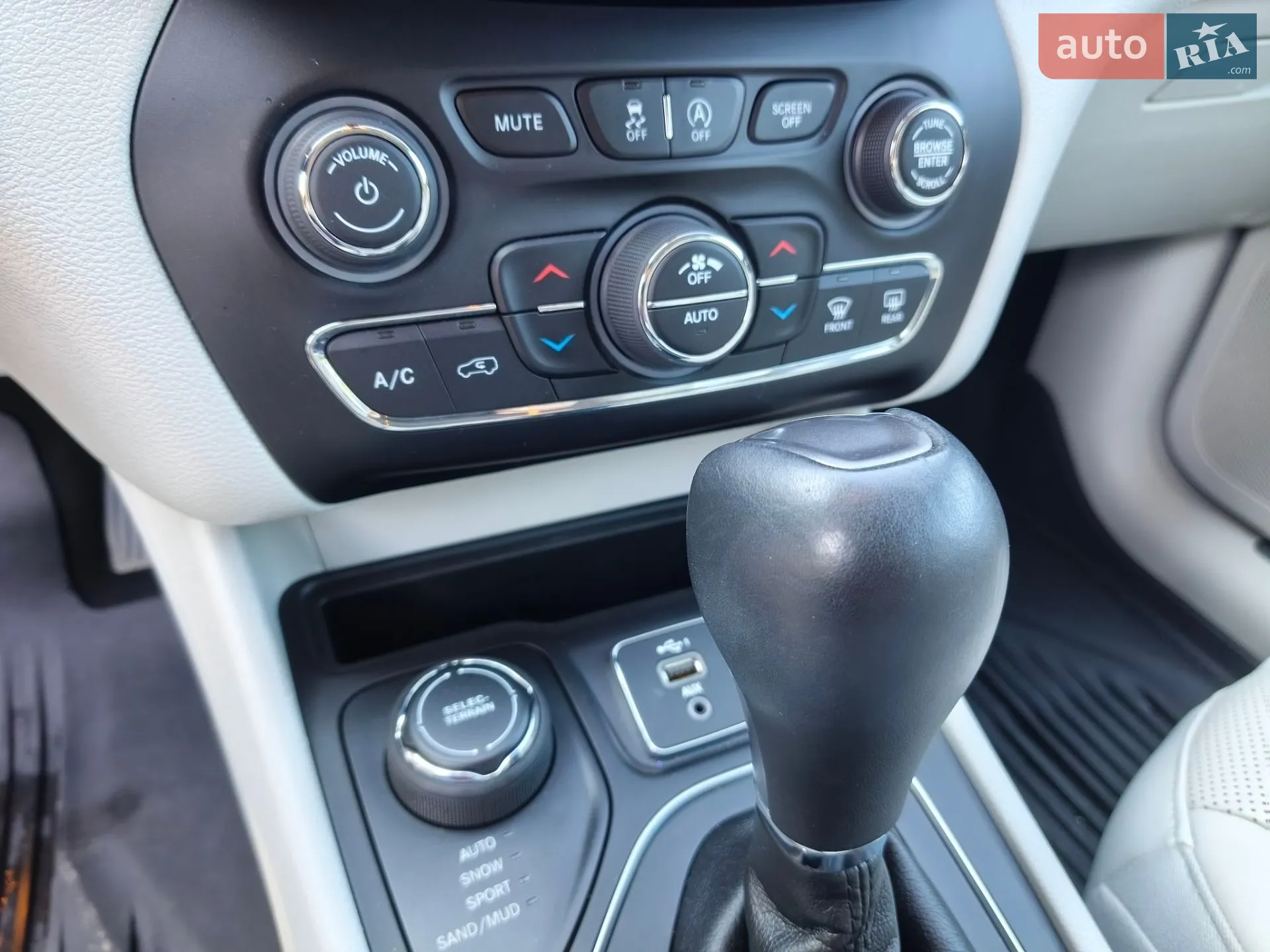 2019 Jeep Cherokee - мініатюра 24