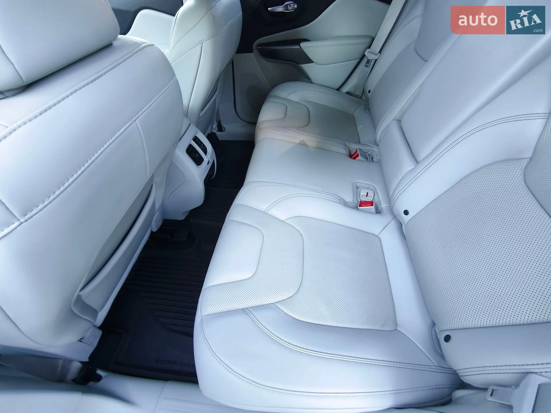 2019 Jeep Cherokee - мініатюра 28
