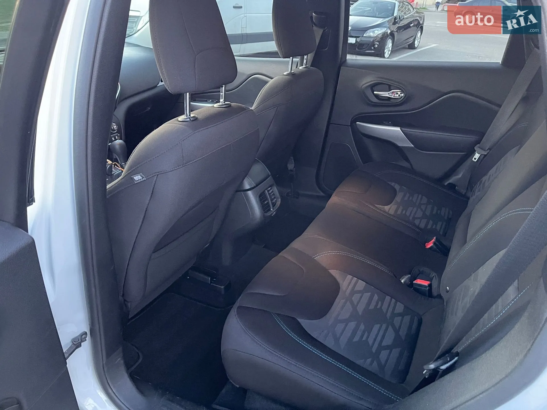 2019 Jeep Cherokee - мініатюра 17
