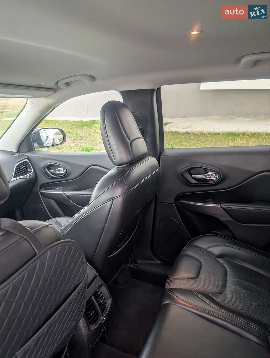 2019 Jeep Cherokee - мініатюра 22