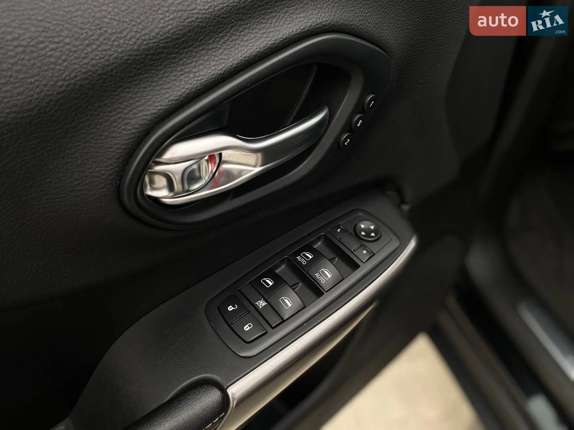 2018 Jeep Cherokee - мініатюра 24