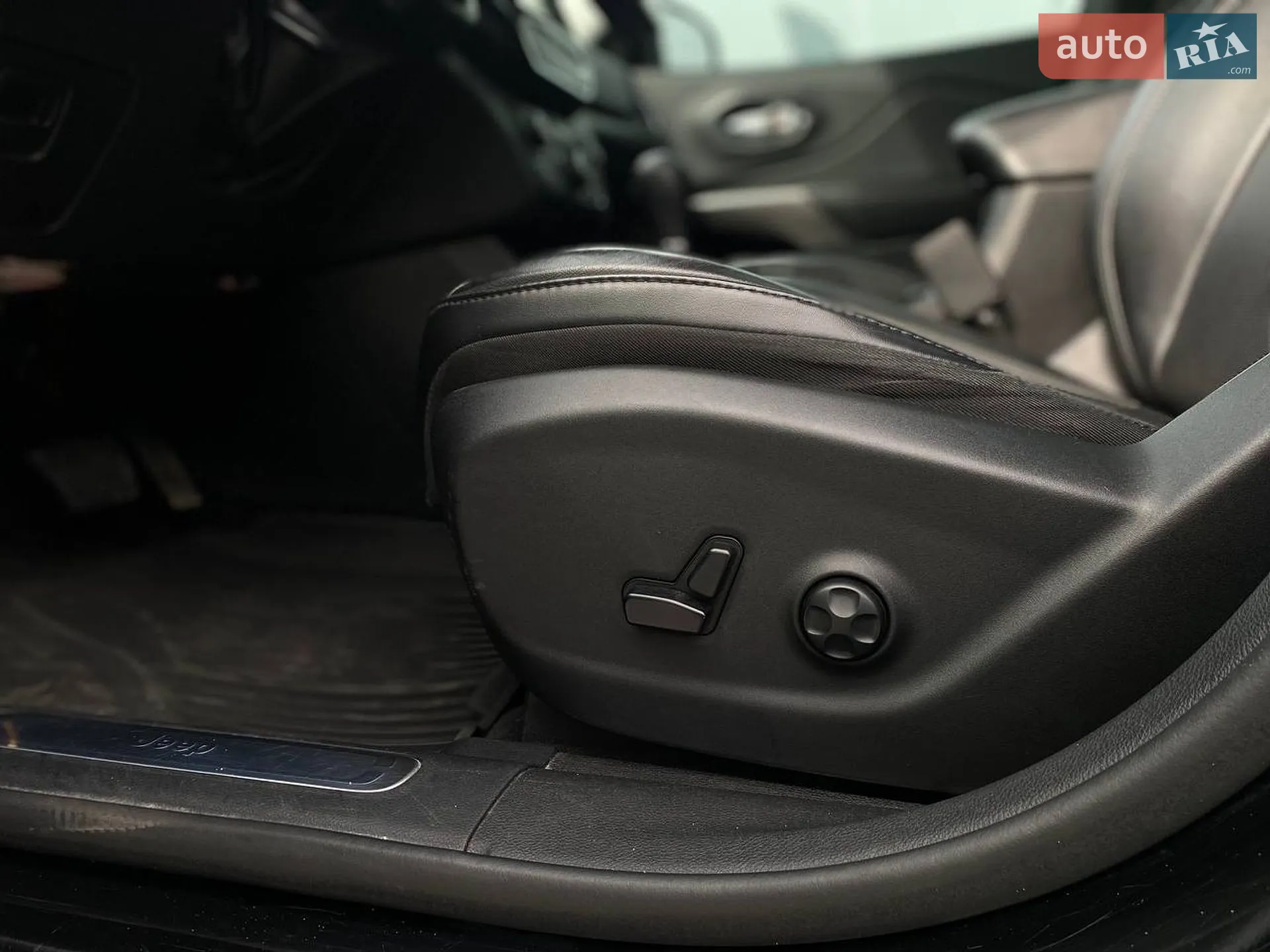 2018 Jeep Cherokee - мініатюра 27