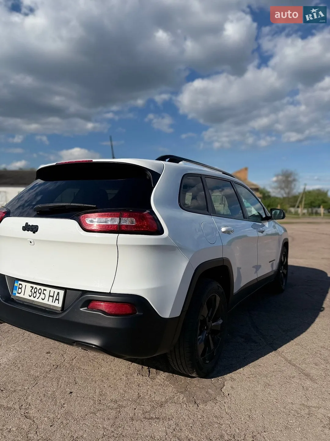 2017 Jeep Cherokee - мініатюра 14