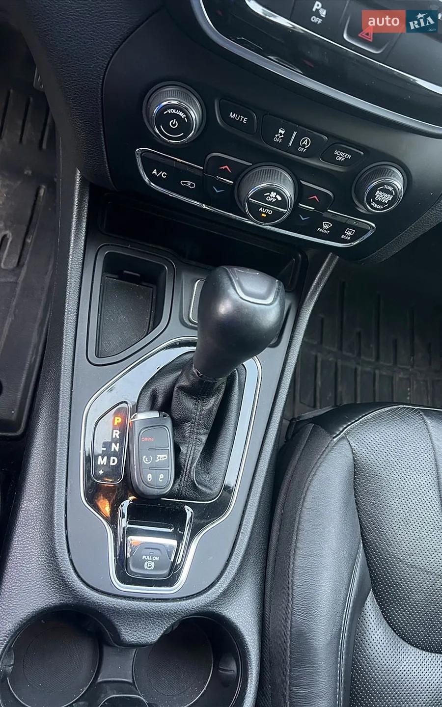 2020 Jeep Cherokee - мініатюра 17