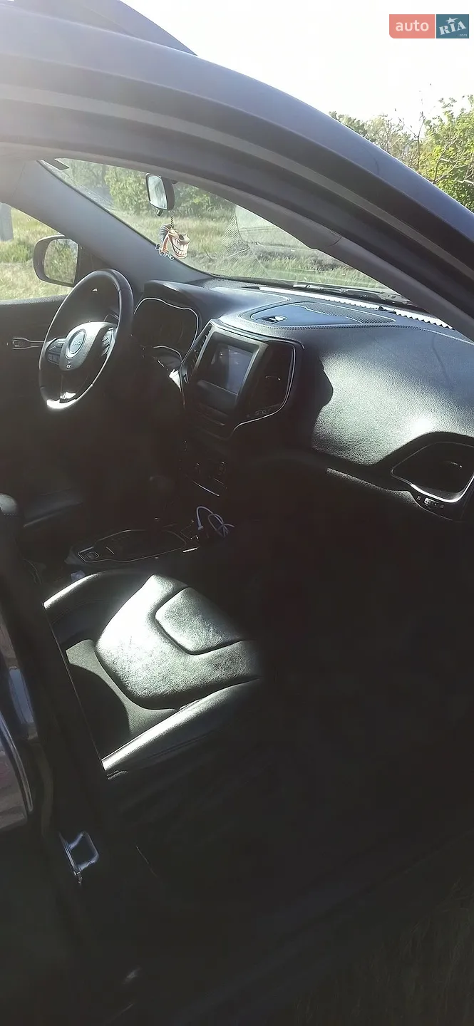 2019 Jeep Cherokee - мініатюра 14