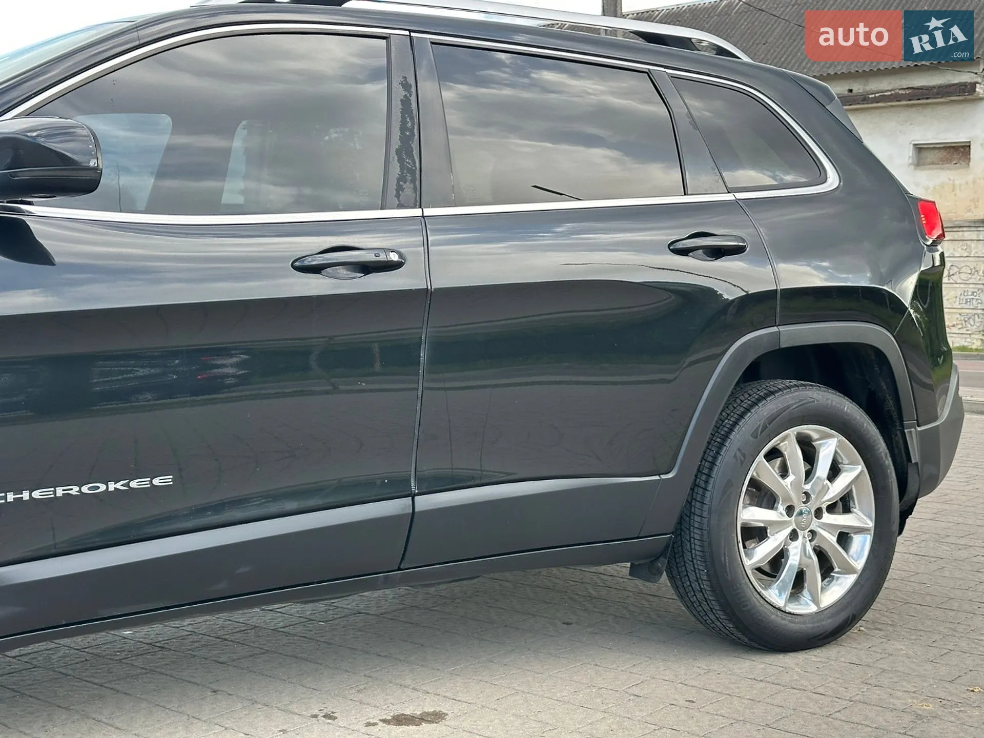 2015 Jeep Cherokee - мініатюра 16