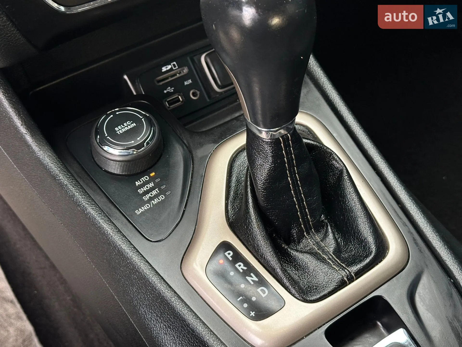 2015 Jeep Cherokee - мініатюра 41