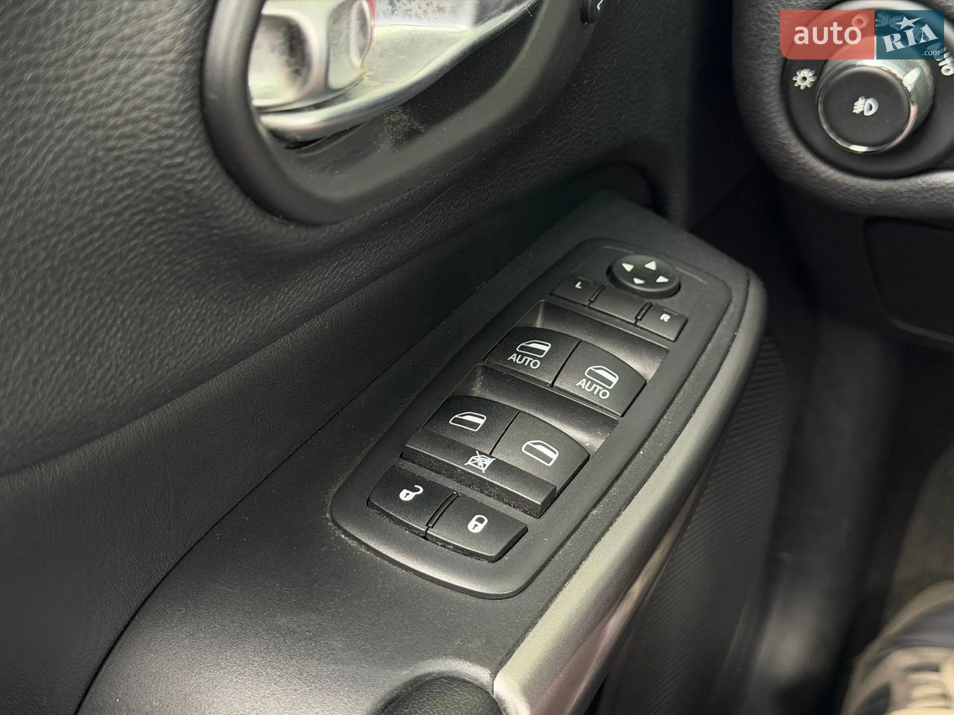 2019 Jeep Cherokee - мініатюра 19