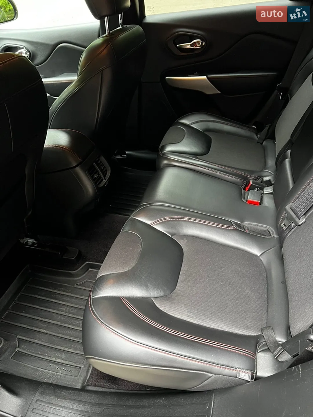 2016 Jeep Cherokee - мініатюра 2