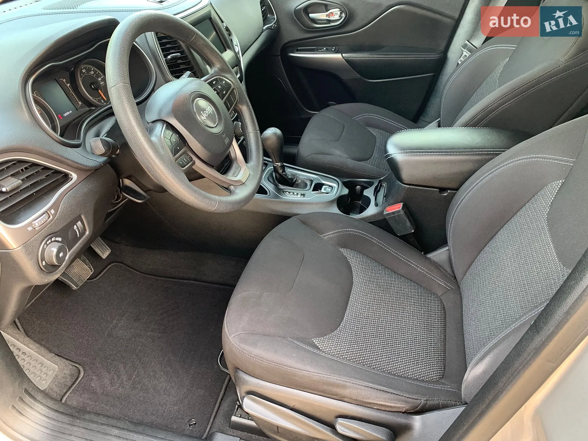 2019 Jeep Cherokee - мініатюра 29