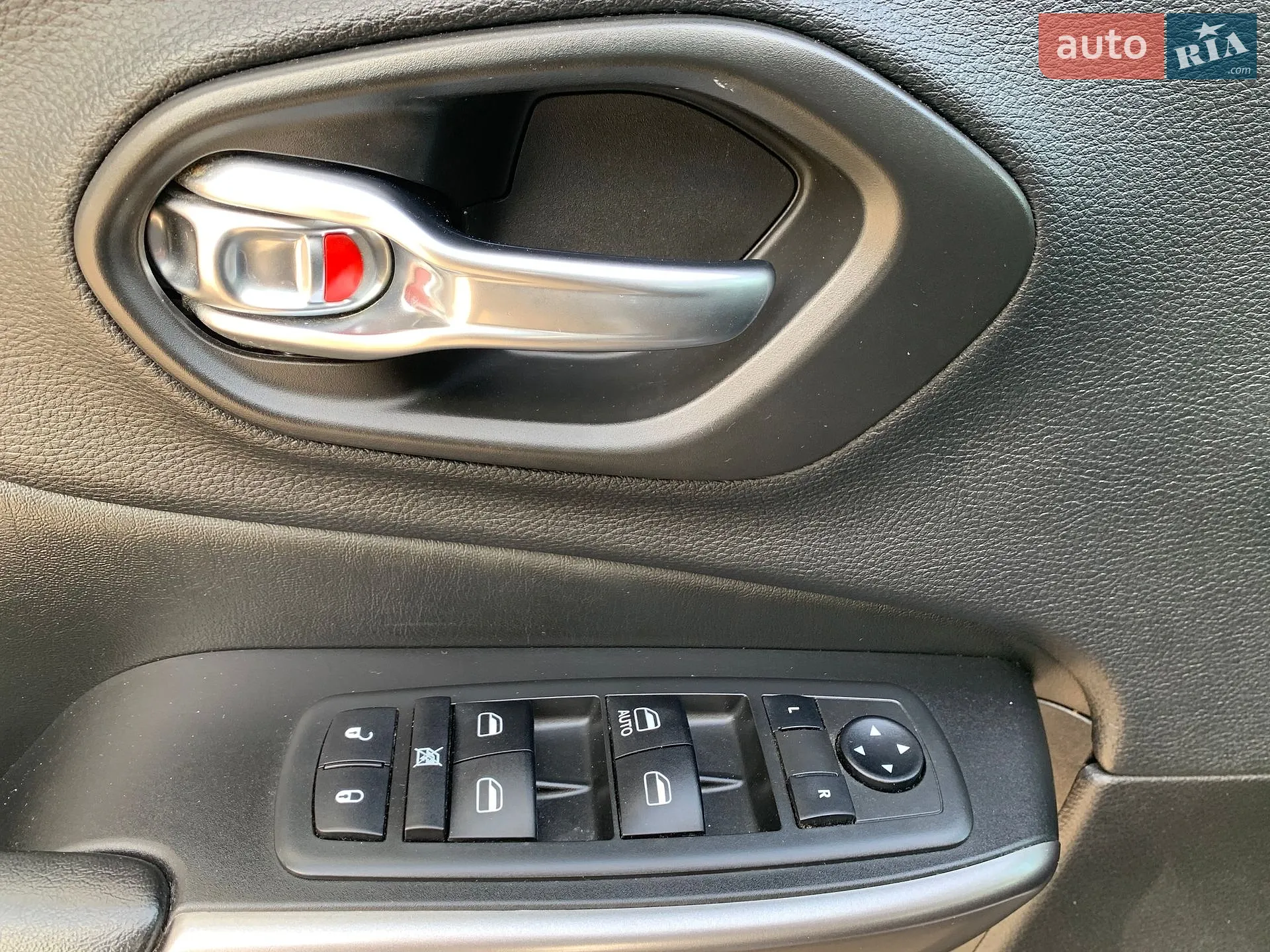 2019 Jeep Cherokee - мініатюра 31