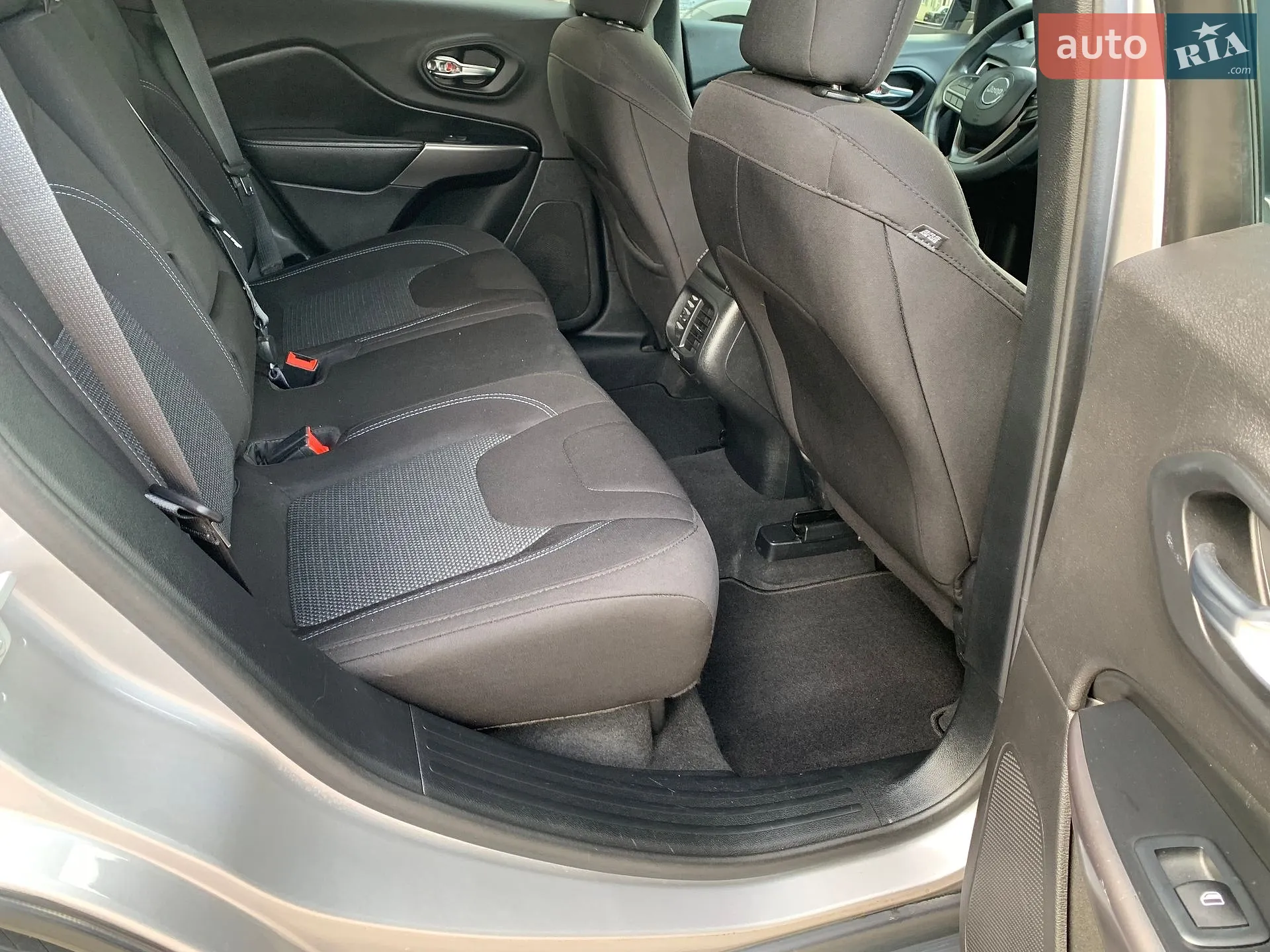 2019 Jeep Cherokee - мініатюра 41