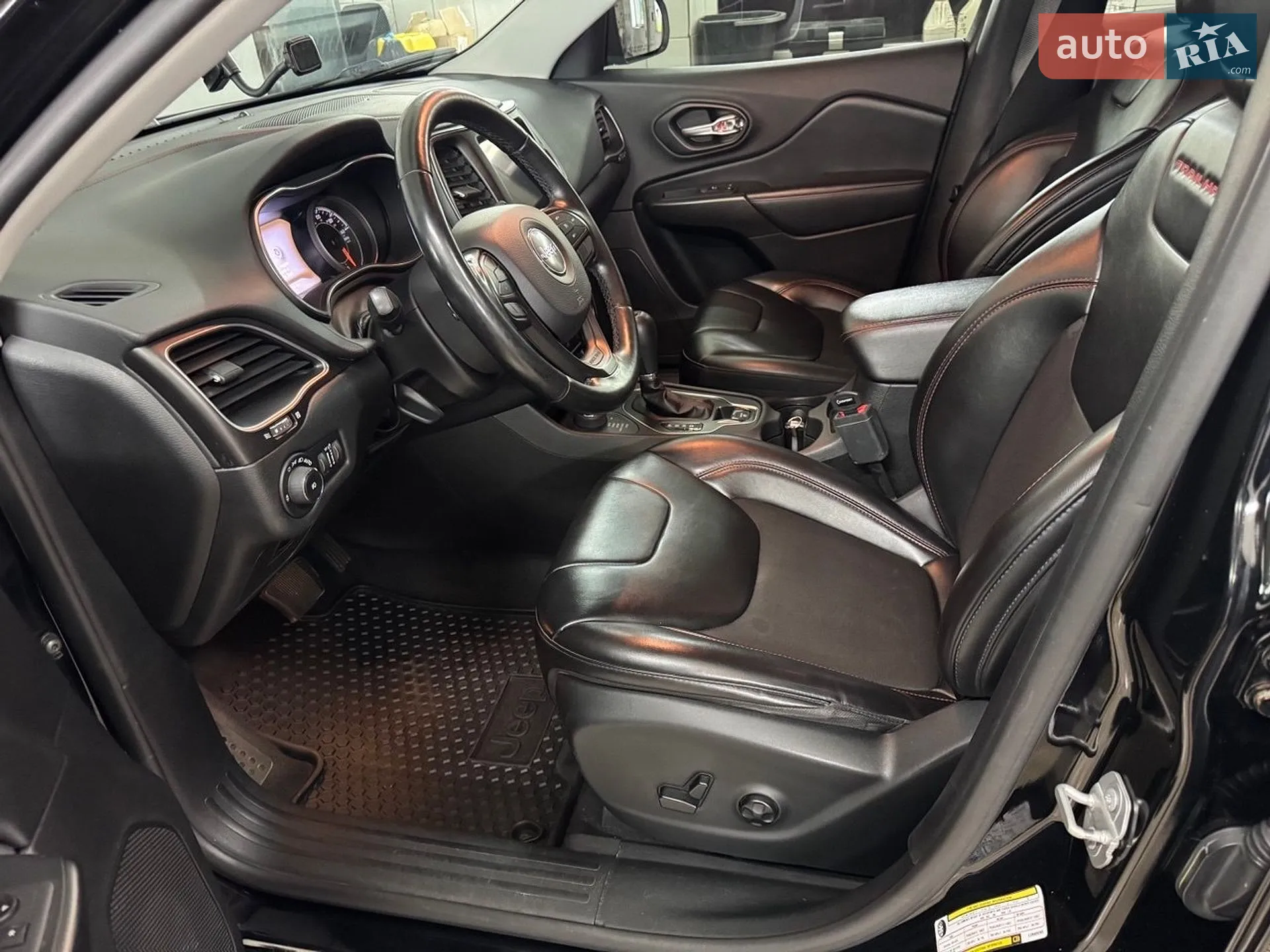 2020 Jeep Cherokee - мініатюра 16