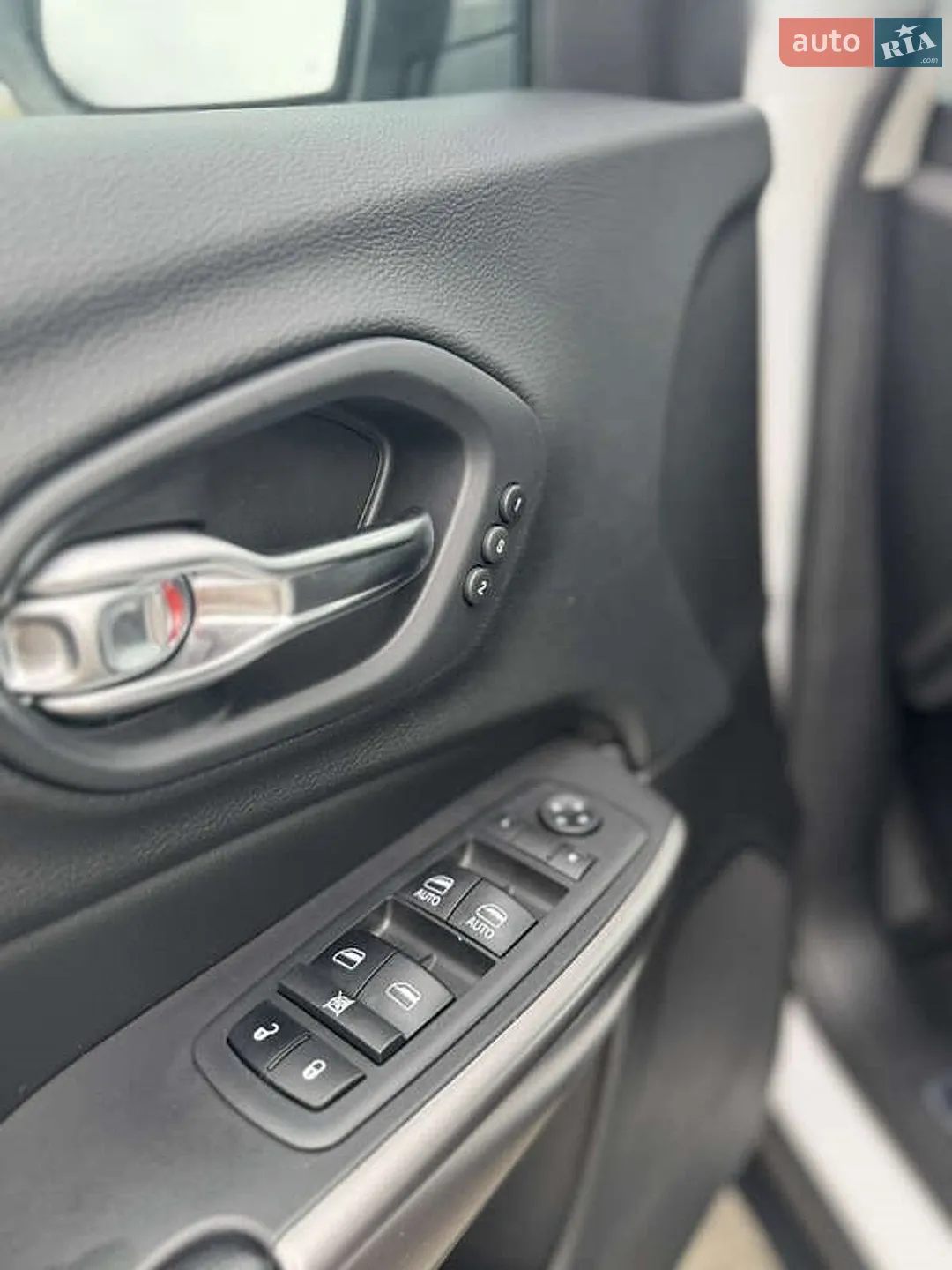 2019 Jeep Cherokee - мініатюра 6