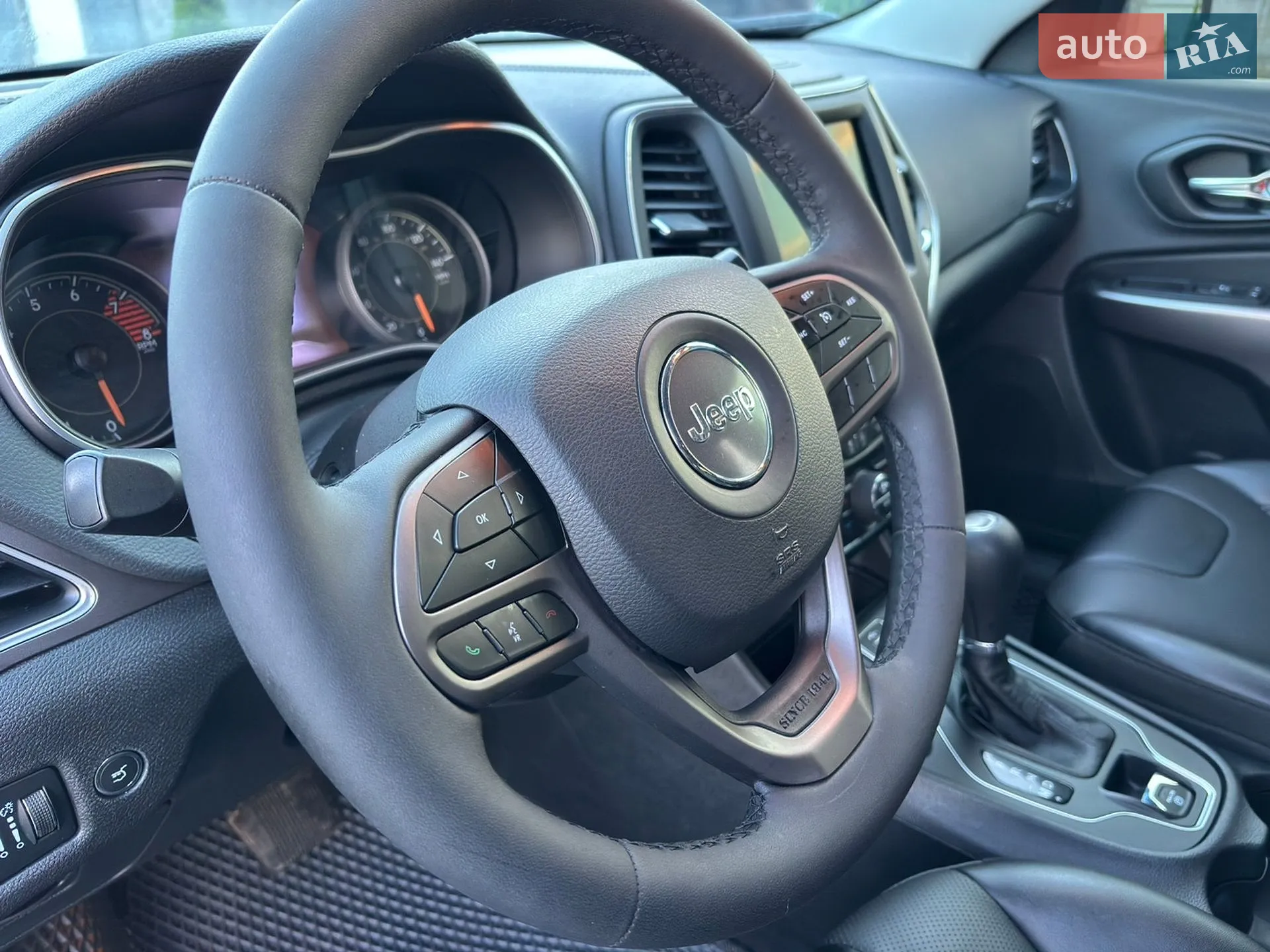 2022 Jeep Cherokee - мініатюра 35
