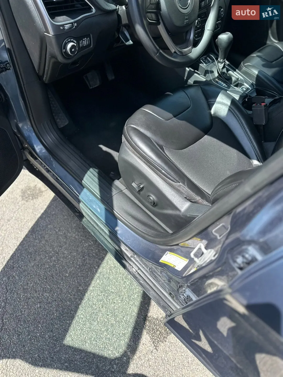 2019 Jeep Cherokee - мініатюра 14
