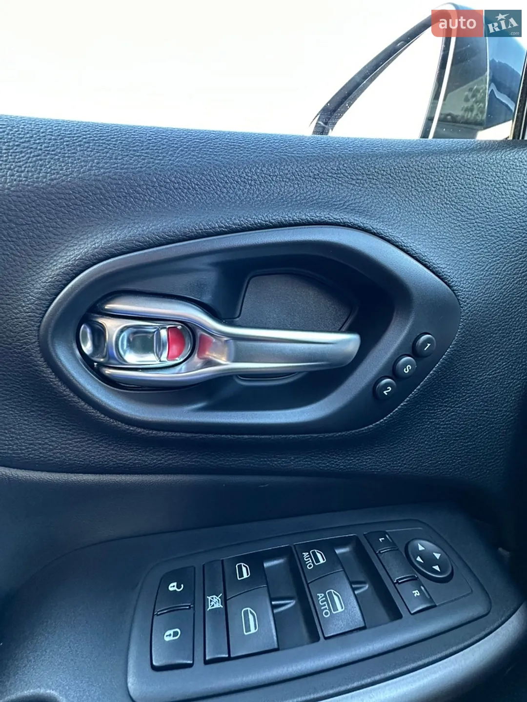 2019 Jeep Cherokee - мініатюра 26