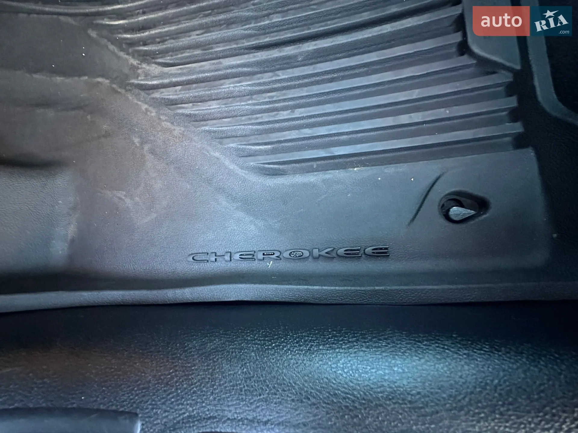 2019 Jeep Cherokee - мініатюра 29