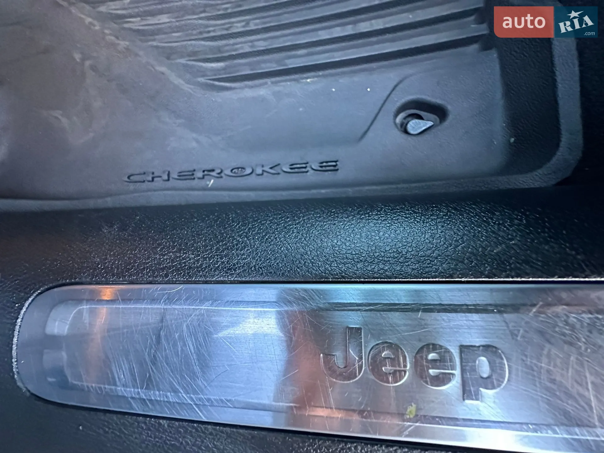 2019 Jeep Cherokee - мініатюра 30