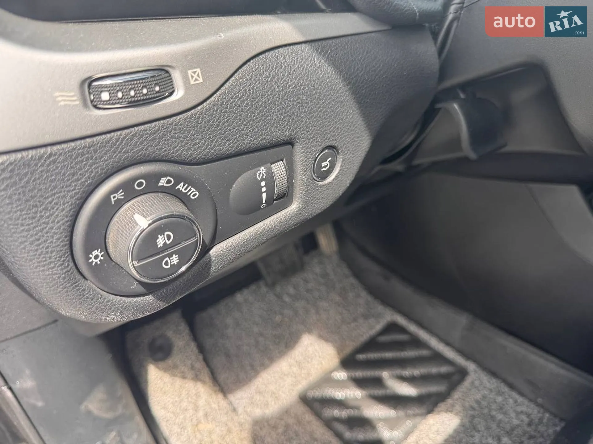 2017 Jeep Cherokee - мініатюра 12