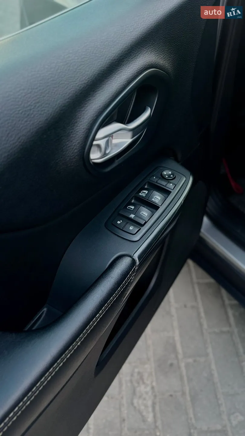 2016 Jeep Cherokee - мініатюра 12