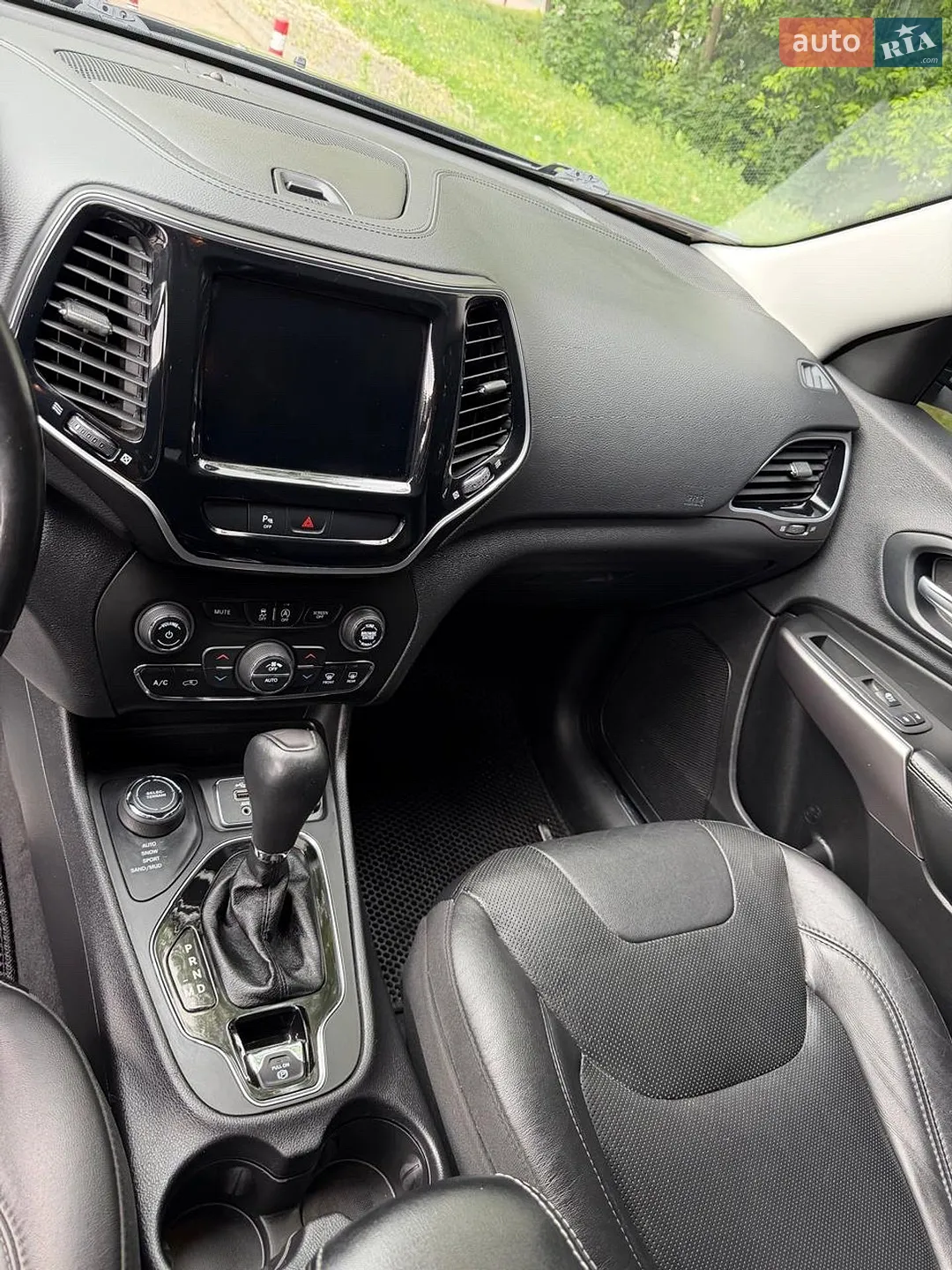 2019 Jeep Cherokee - мініатюра 14