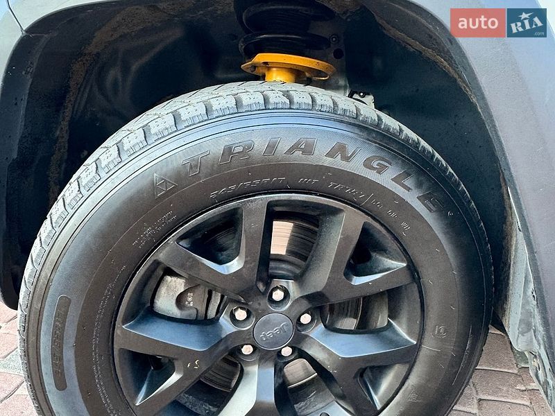 Внедорожник / Кроссовер Jeep Cherokee 2016 в Ивано-Франковске