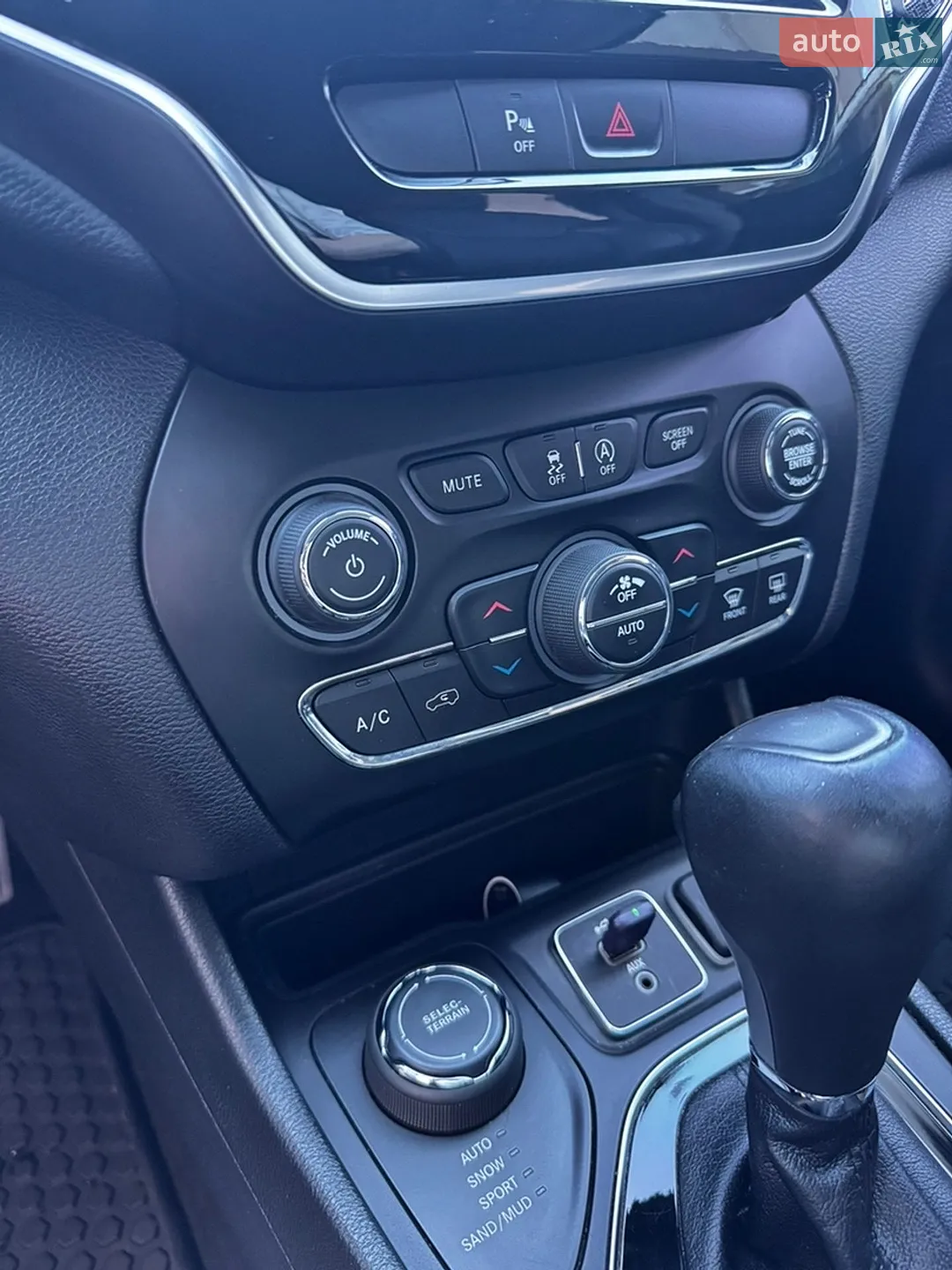 2020 Jeep Cherokee - мініатюра 29