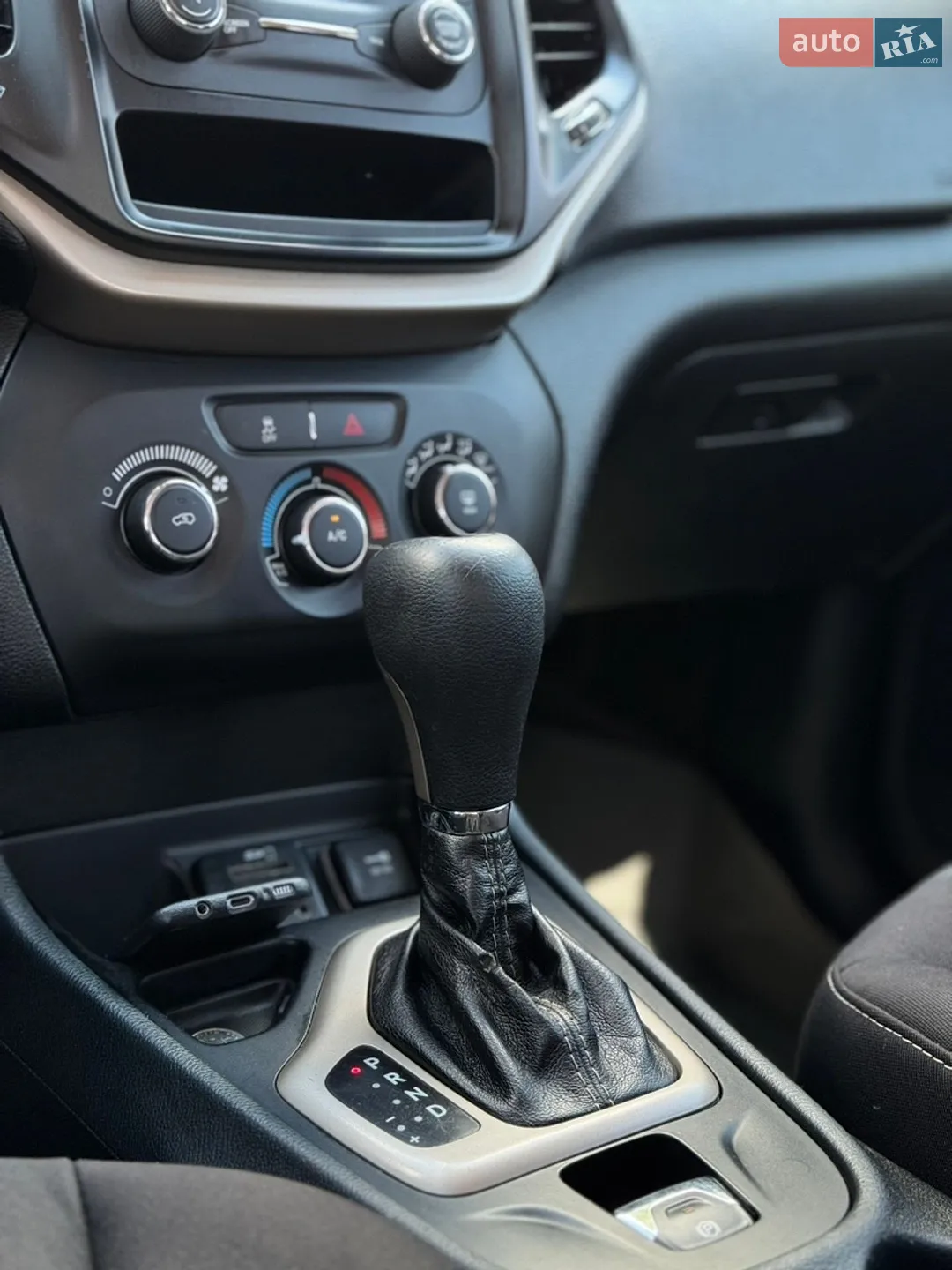 2015 Jeep Cherokee - мініатюра 23