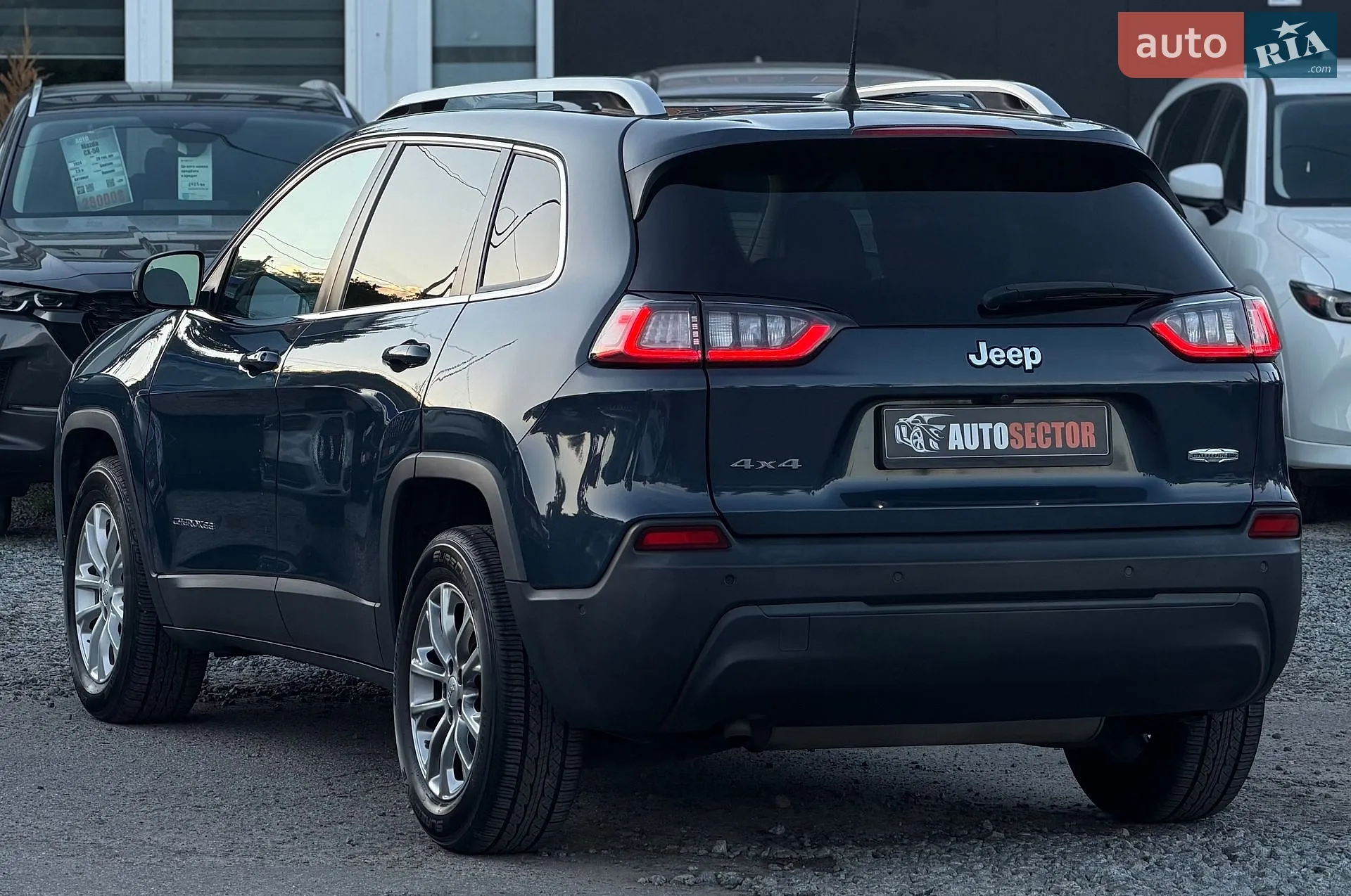 2021 Jeep Cherokee - мініатюра 3