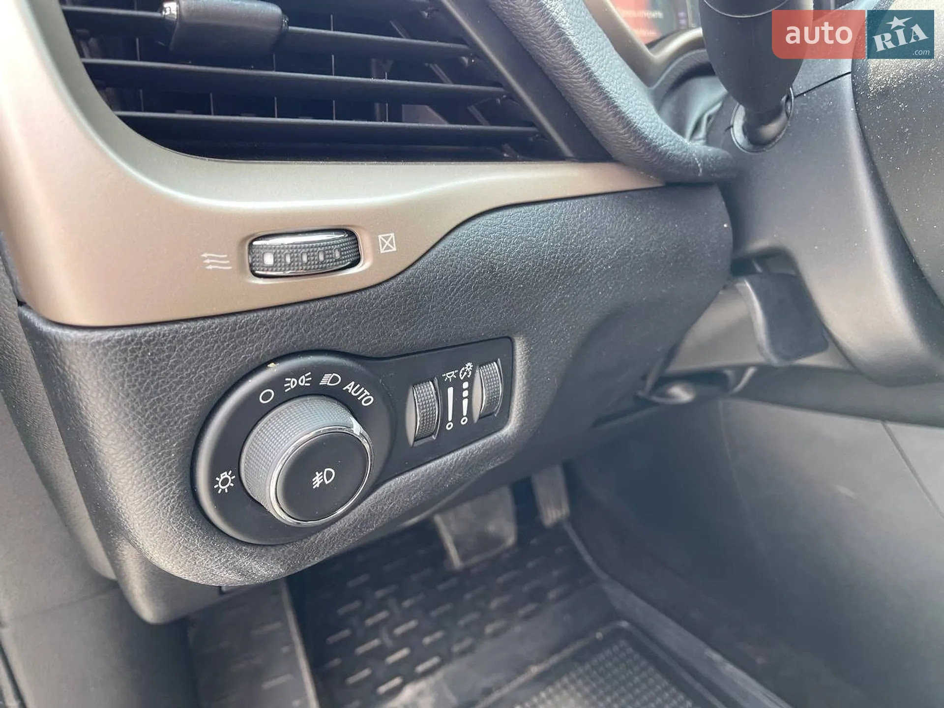 2015 Jeep Cherokee - мініатюра 17