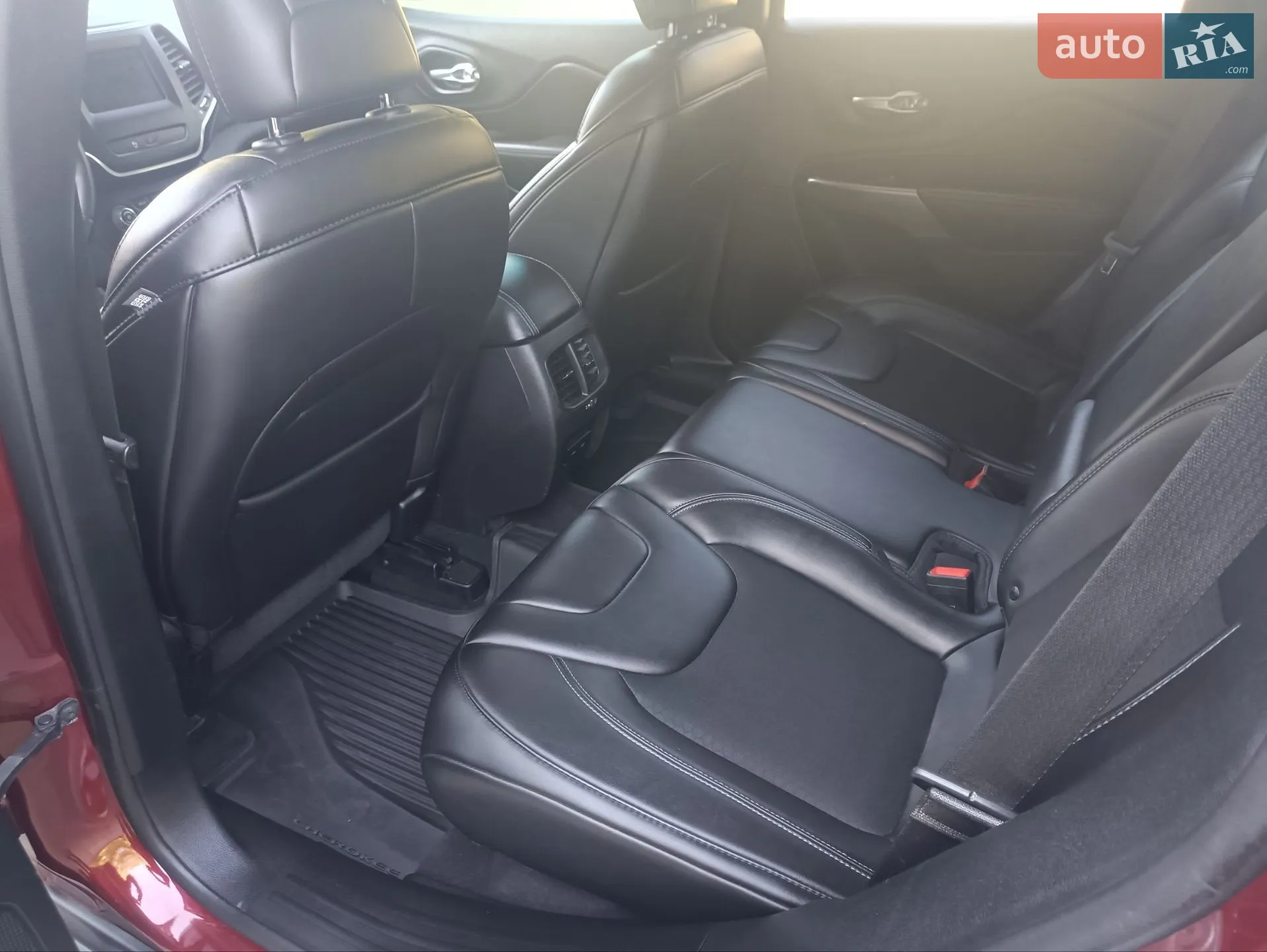 2018 Jeep Cherokee - мініатюра 13