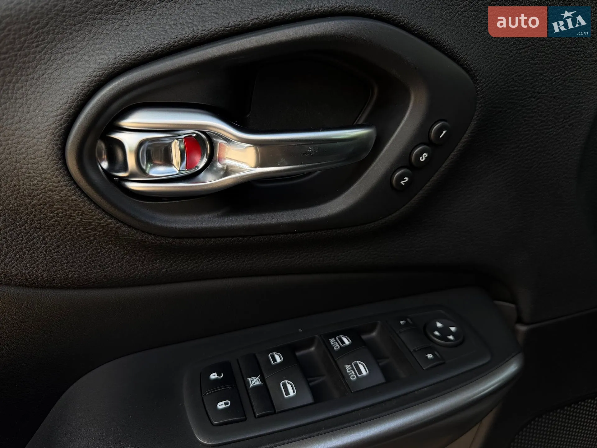 2019 Jeep Cherokee - мініатюра 33