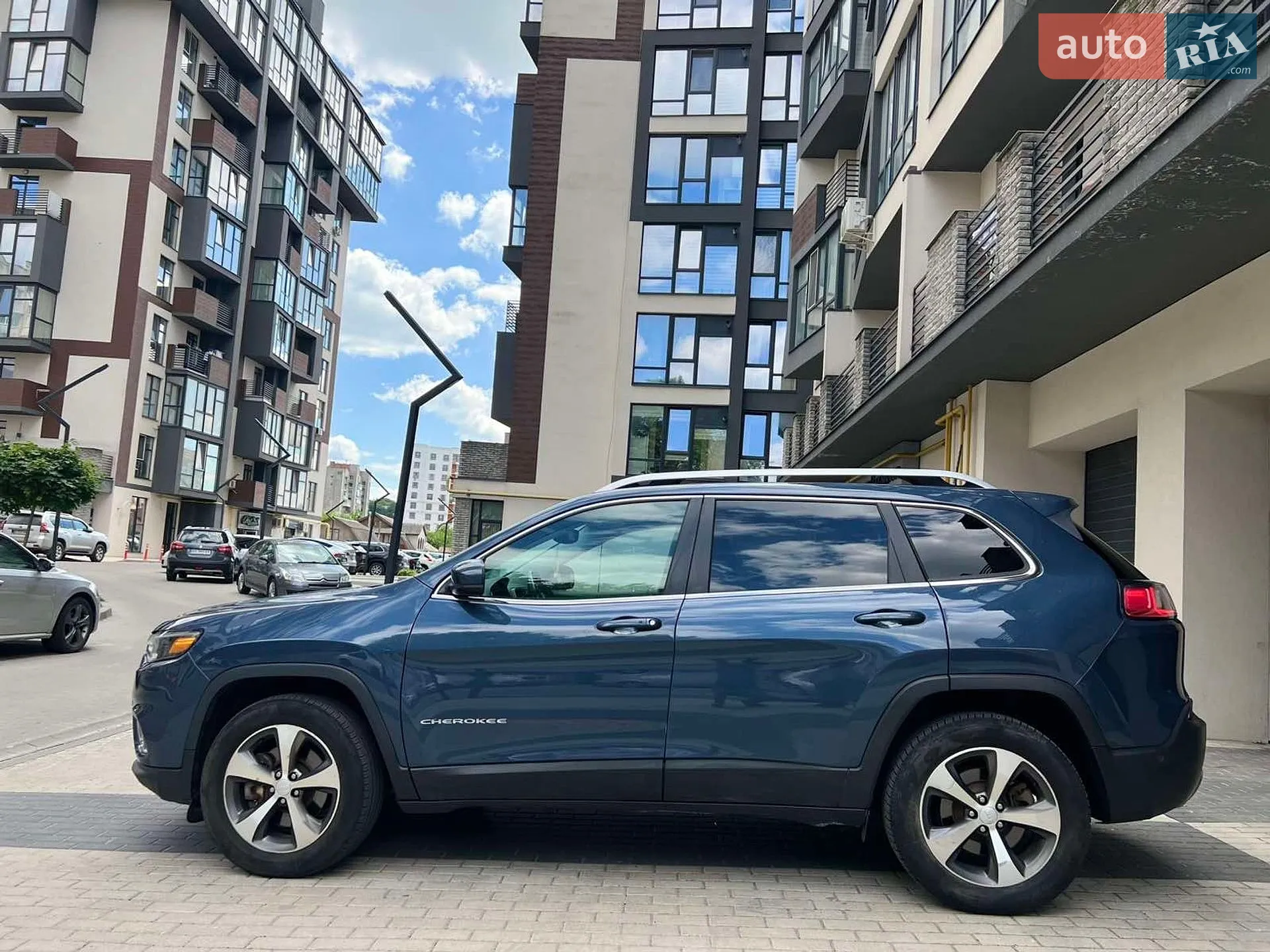2020 Jeep Cherokee - мініатюра 28