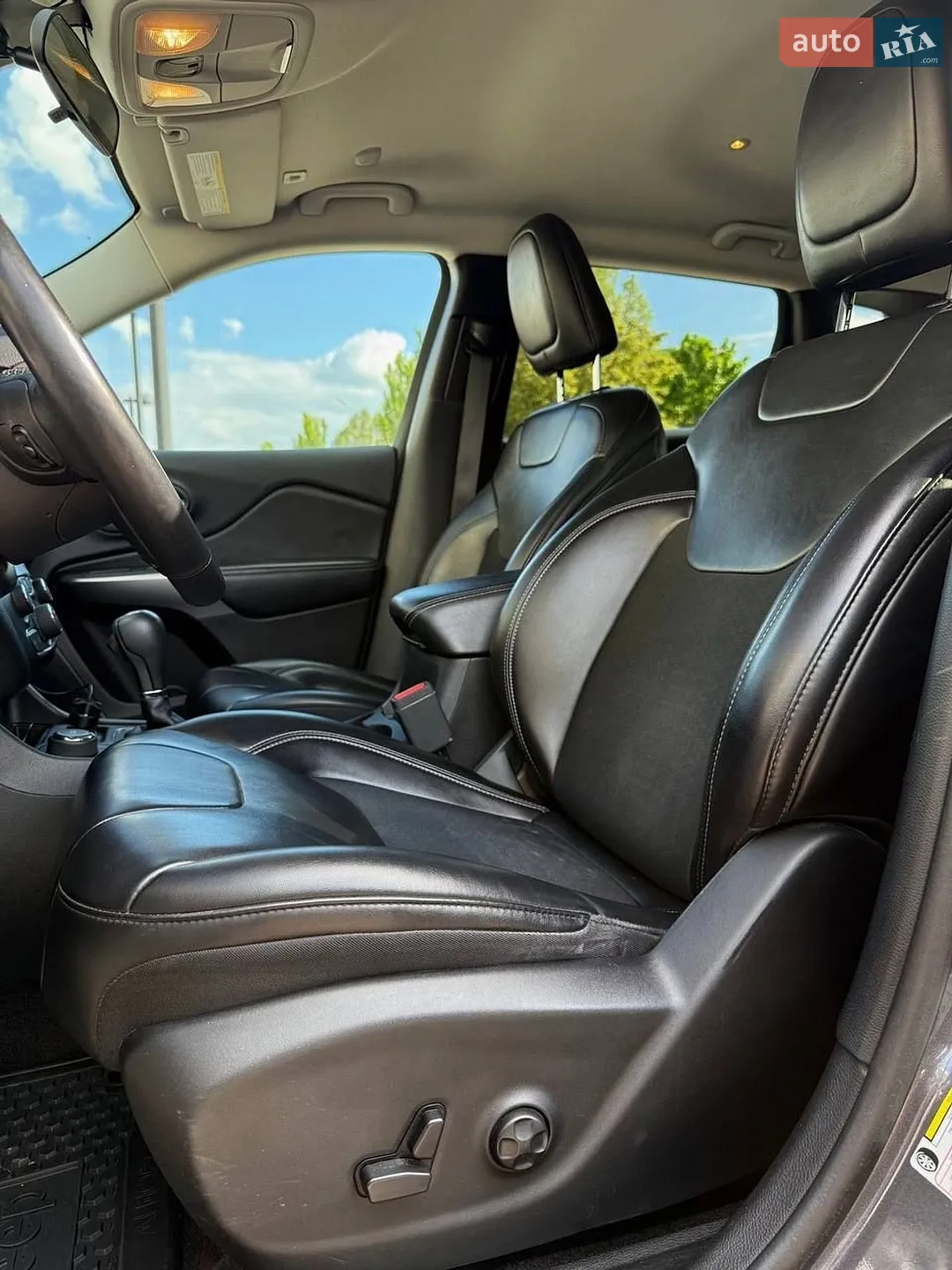 2018 Jeep Cherokee - мініатюра 28