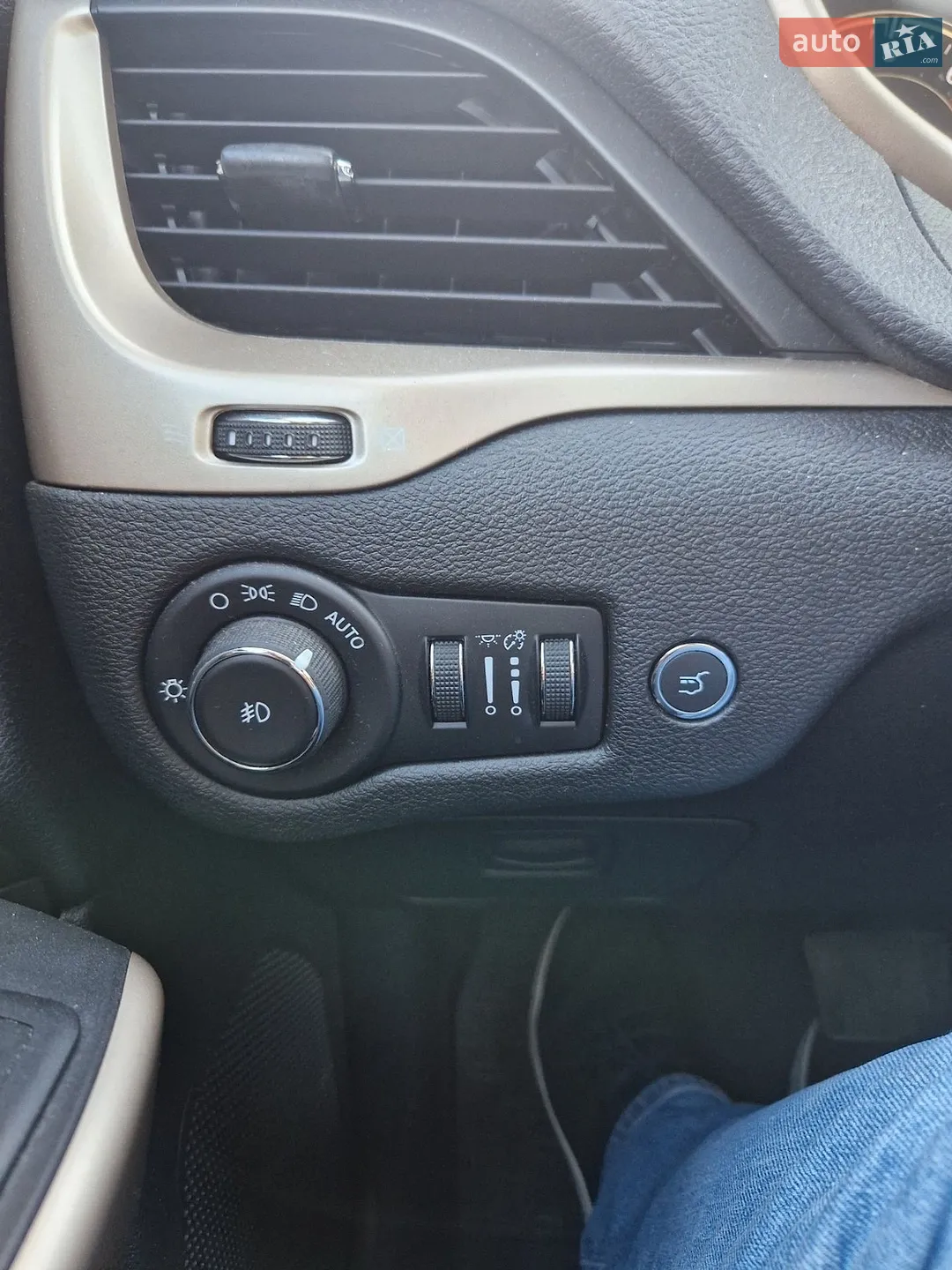 2017 Jeep Cherokee - мініатюра 9